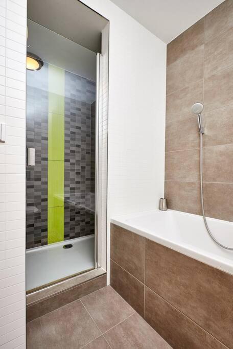 Luxury Apartment In Prague And Free Parking Esterno foto