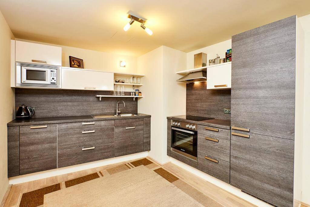 Luxury Apartment In Prague And Free Parking Esterno foto