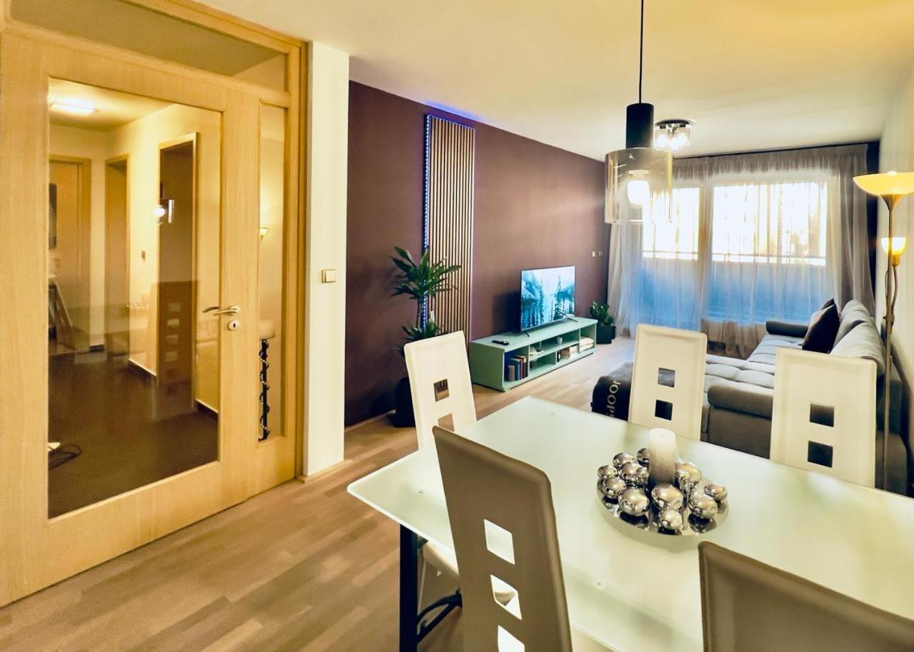 Luxury Apartment In Prague And Free Parking Esterno foto