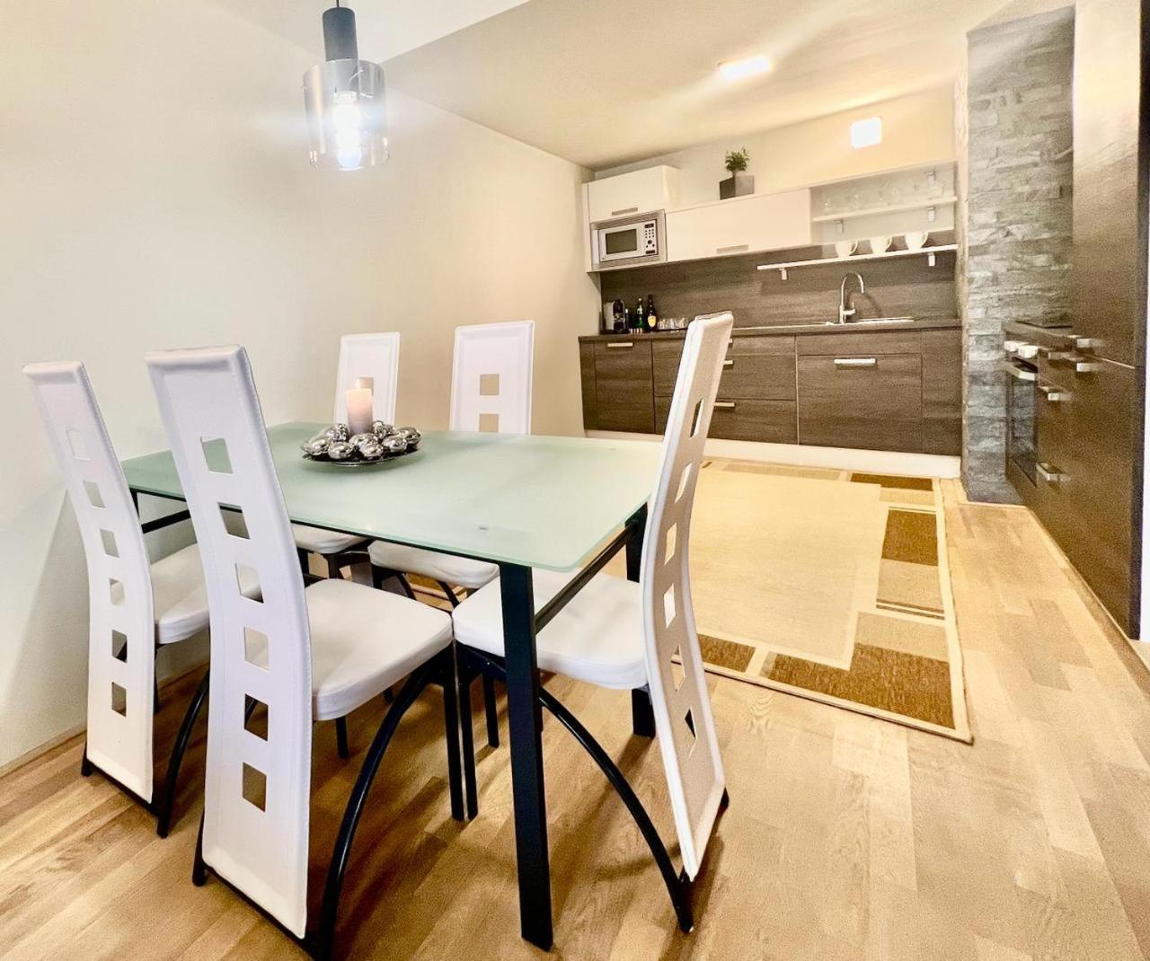 Luxury Apartment In Prague And Free Parking Esterno foto