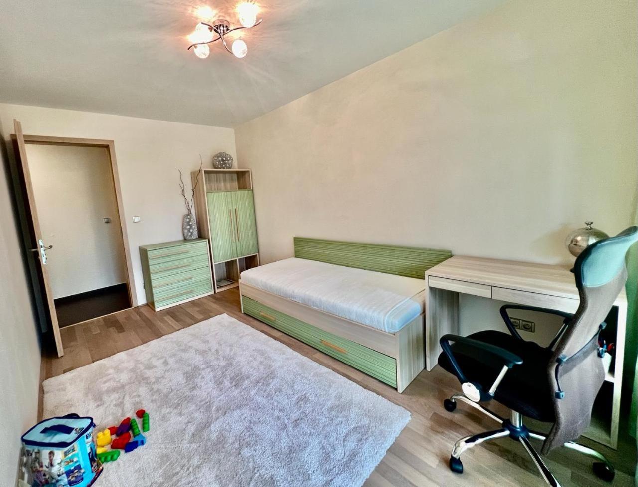 Luxury Apartment In Prague And Free Parking Esterno foto