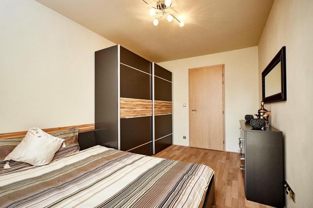 Luxury Apartment In Prague And Free Parking Esterno foto