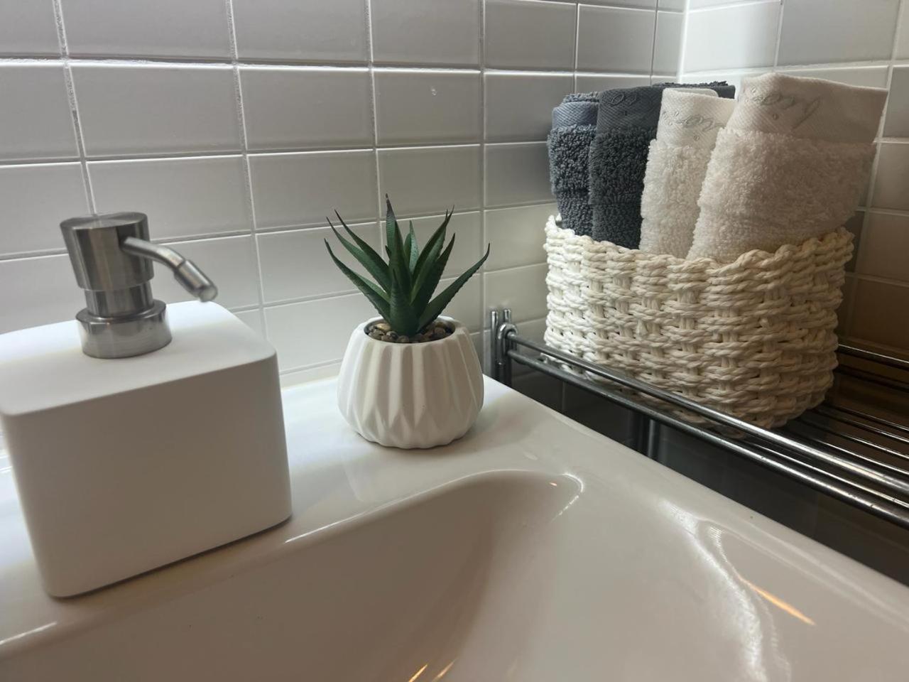 Luxury Apartment In Prague And Free Parking Esterno foto